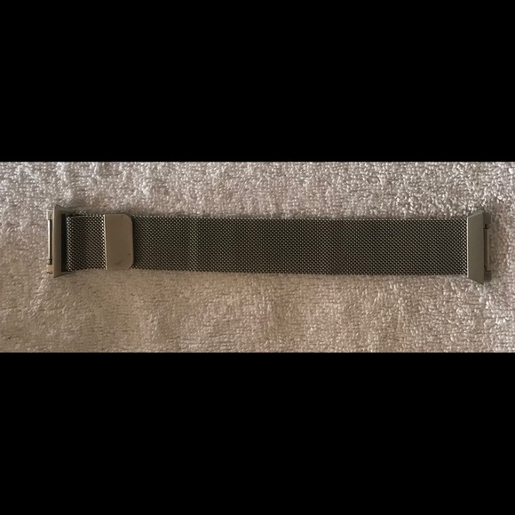 4 Ionic Fitbit band - Picture 3 of 4